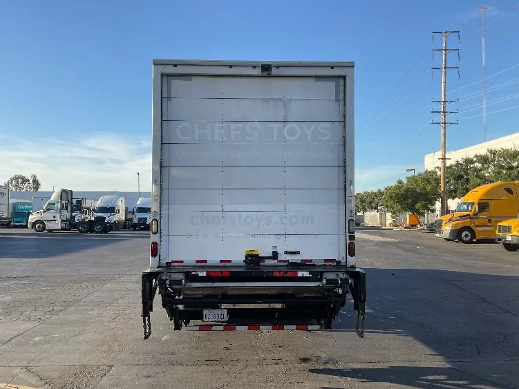 2017 Hino 268 - image 7