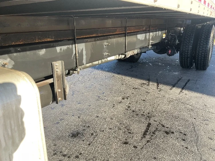 2017 Hino 268 - image 5