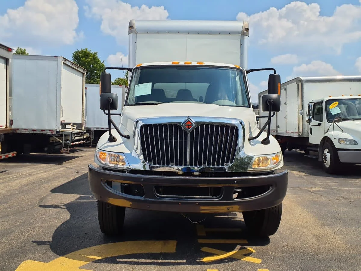 2018 International 4300 - image 2