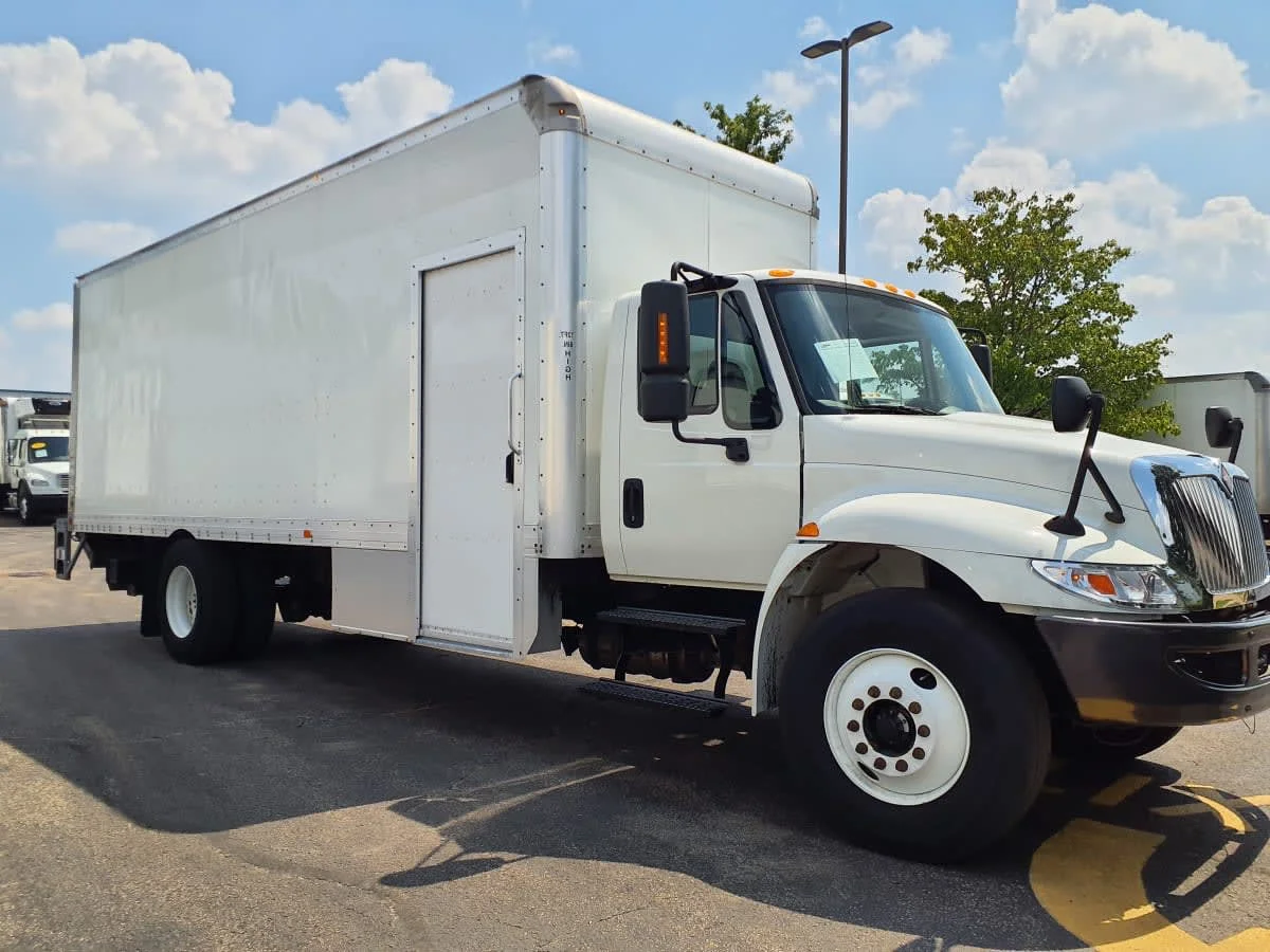 2018 International 4300 - image 3