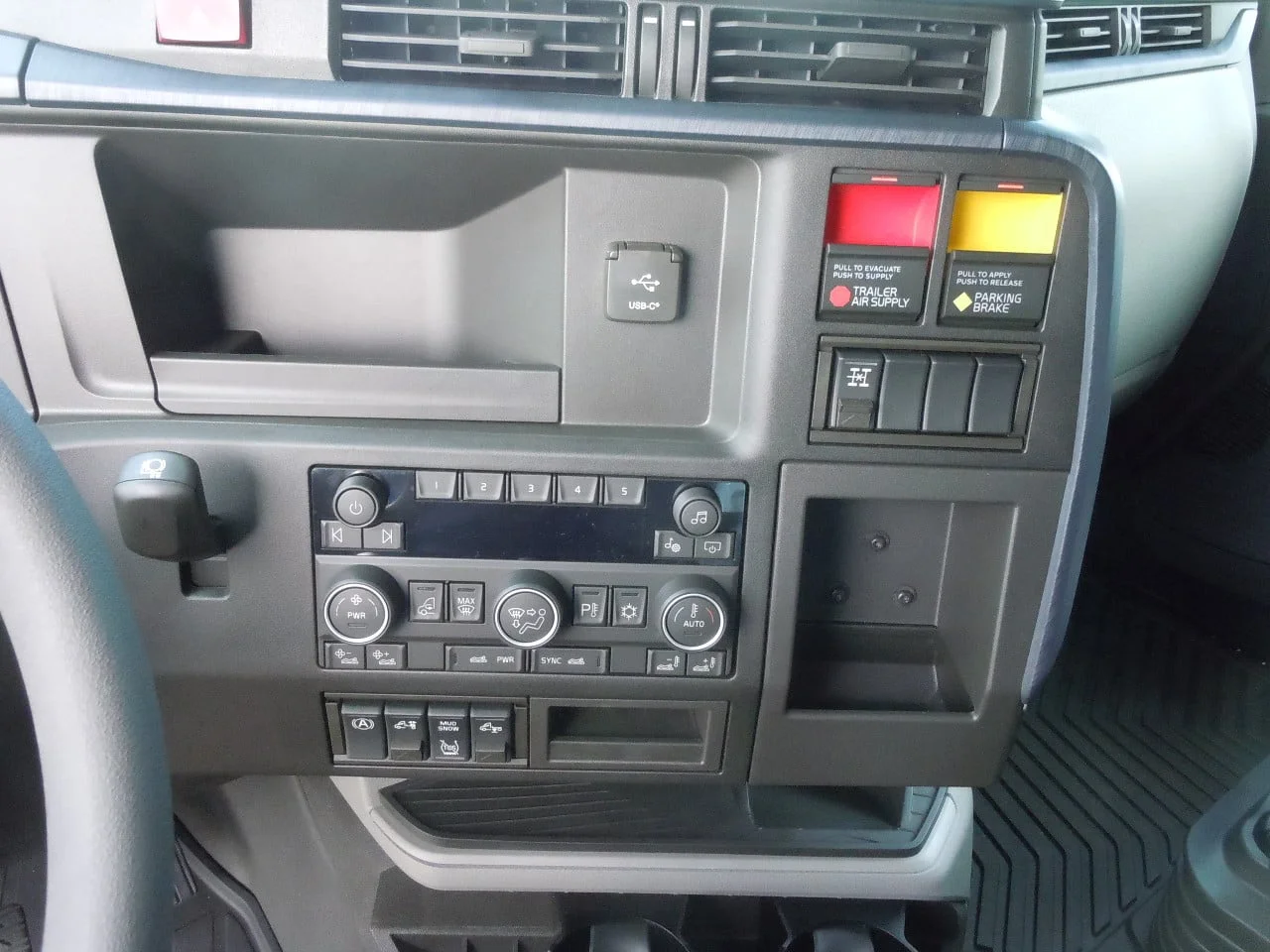 2026 Volvo VNL 860 in Gary, IN — photo 6