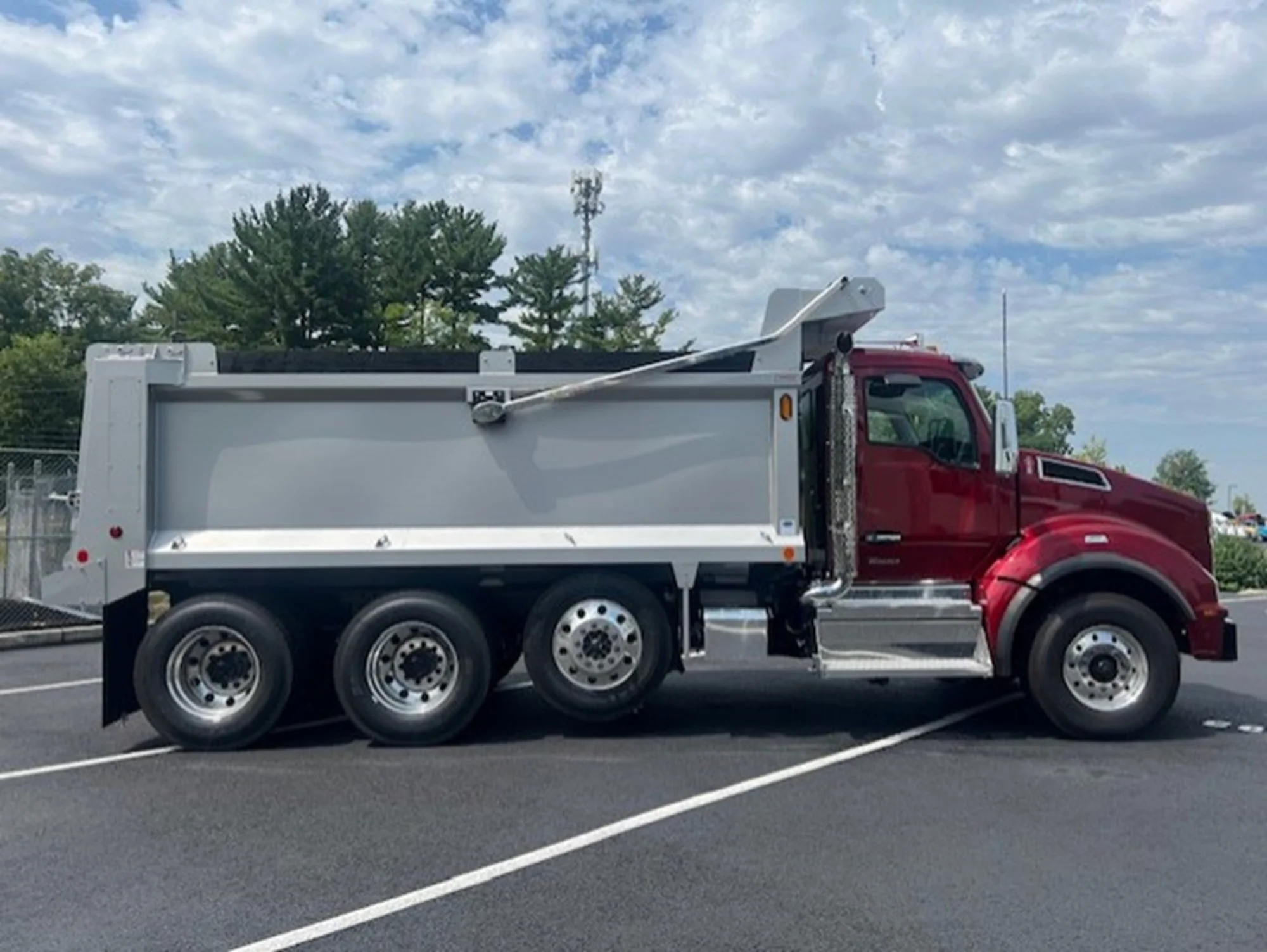 2027 Kenworth T880 in Hagerstown, MD — photo 4