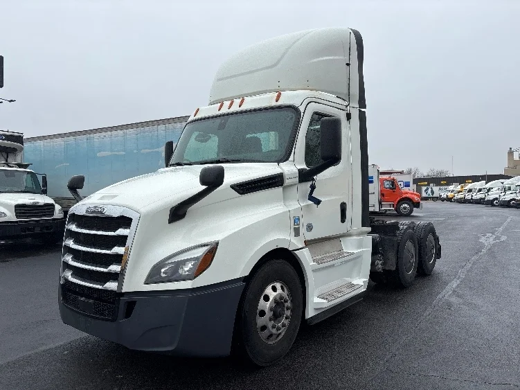 2019 Freightliner Cascadia in Indianapolis, IN — photo 3