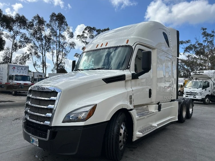 2020 Freightliner Cascadia in Fontana, CA — photo 3