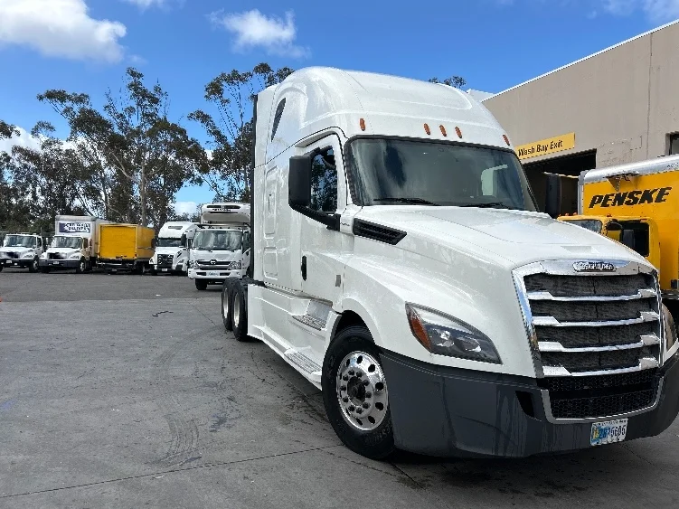 2020 Freightliner Cascadia in Fontana, CA