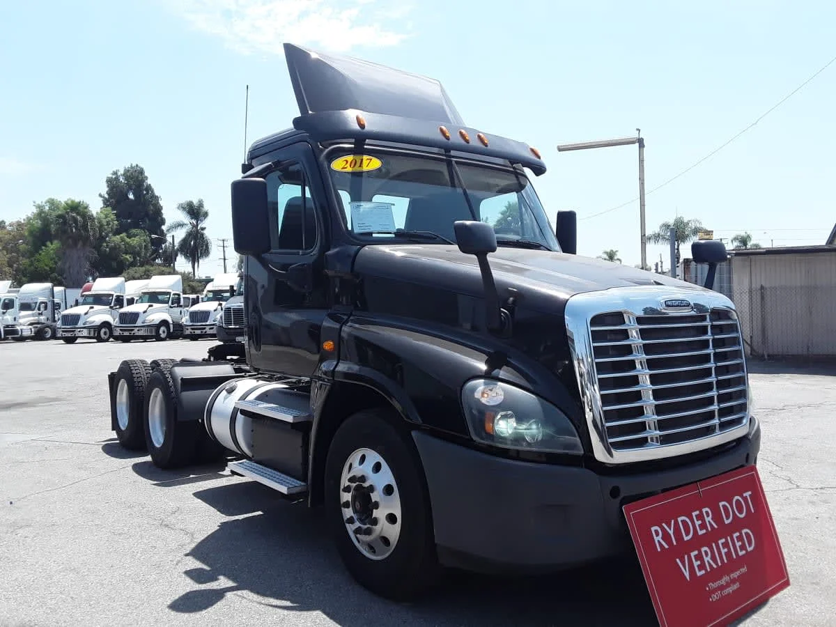 2017 Freightliner Cascadia in Montebello, CA — photo 3
