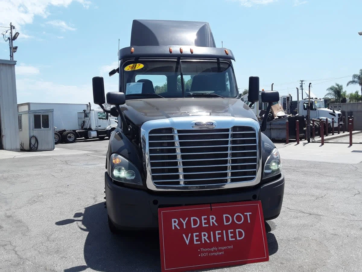 2017 Freightliner Cascadia in Montebello, CA — photo 2