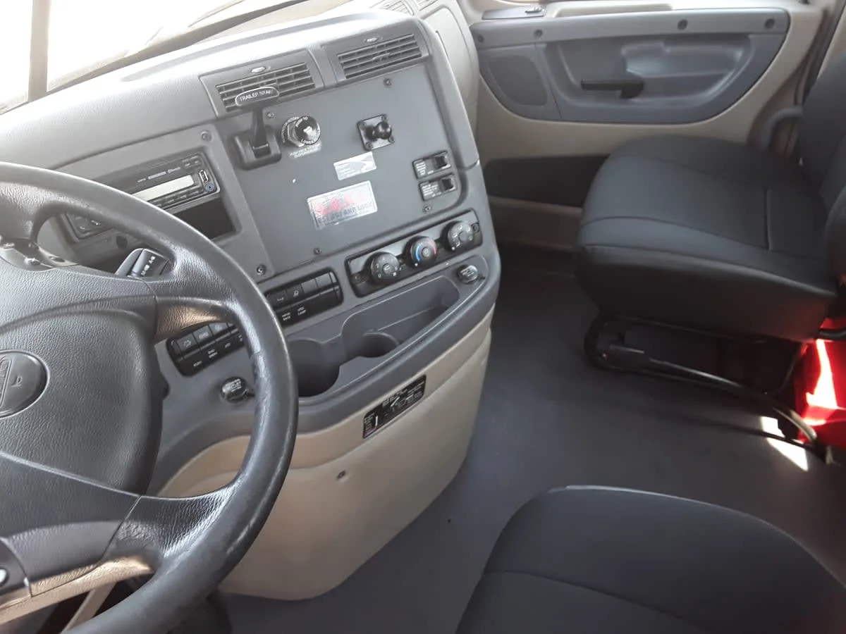 2017 Freightliner Cascadia in Montebello, CA — photo 7