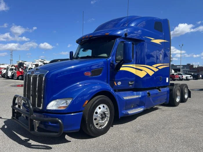 2022 Peterbilt 579 - image 2
