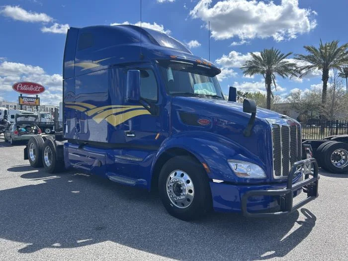2022 Peterbilt 579 - image 3