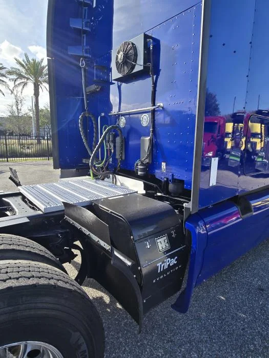 2022 Peterbilt 579 - image 8