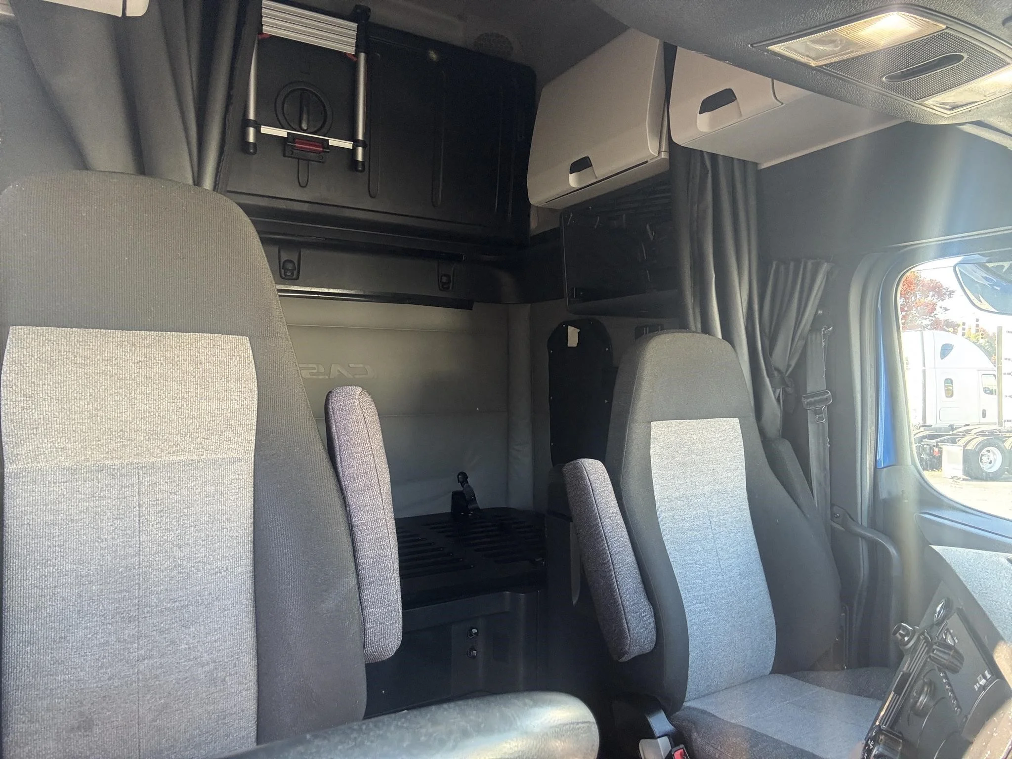 2021 Freightliner Cascadia in Charlotte, NC — photo 11