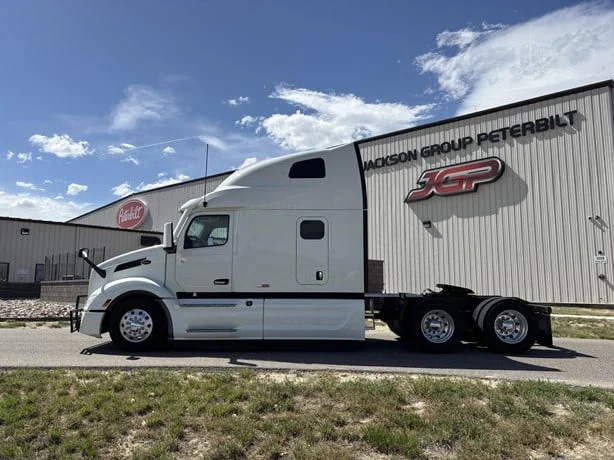 2024 Peterbilt 579 in Salt Lake City, UT — photo 8