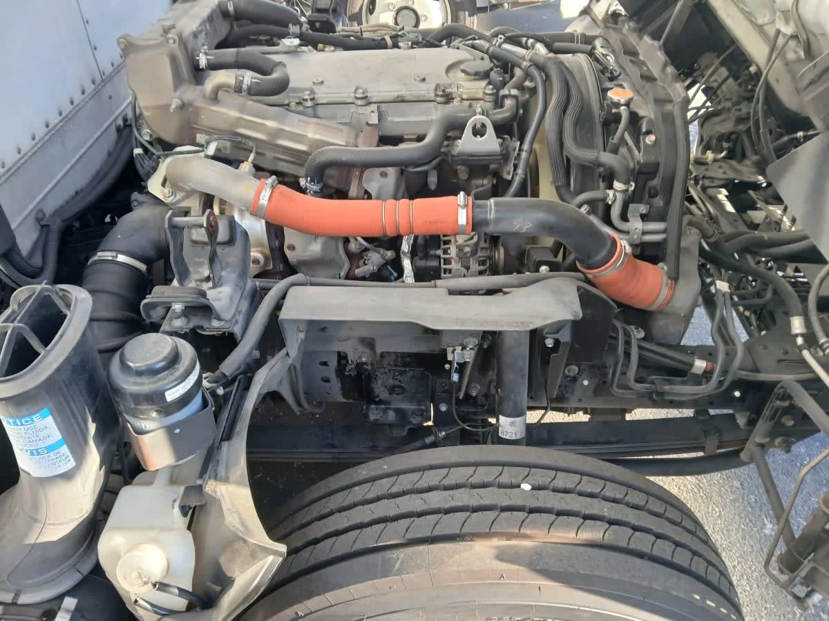 2017 Isuzu NPR - image 11