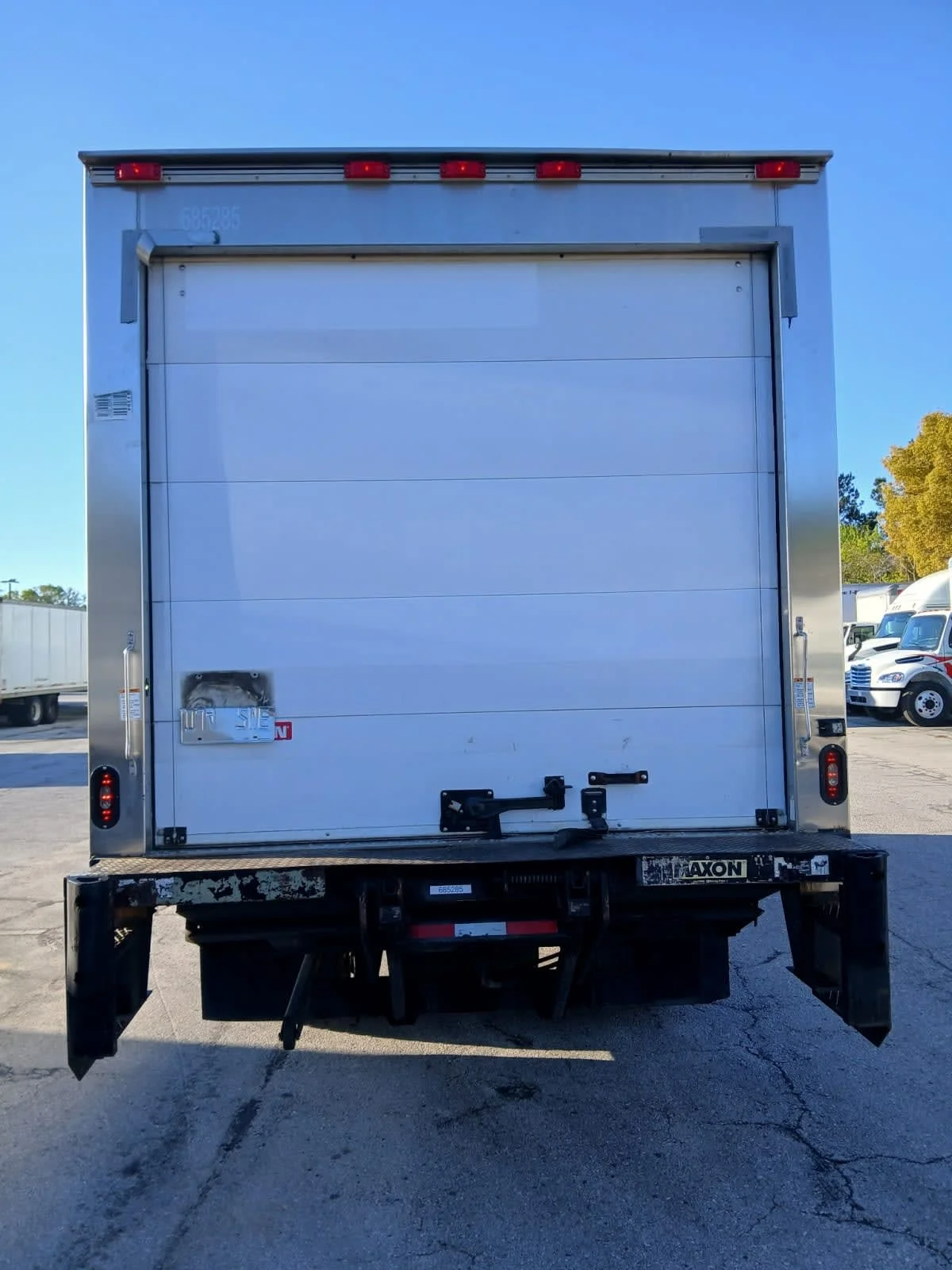 2017 Isuzu NPR - image 5