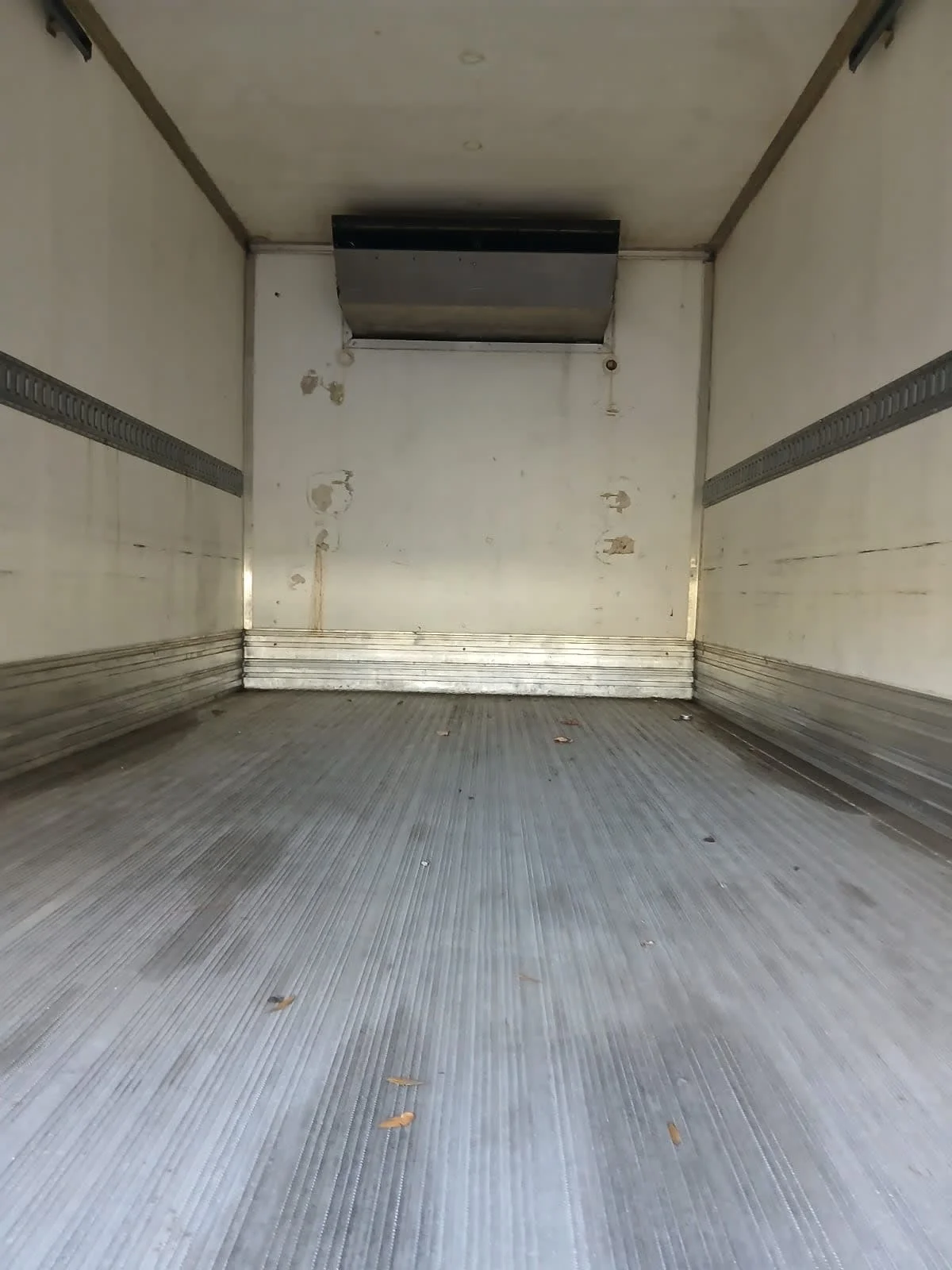 2017 Isuzu NPR - image 9