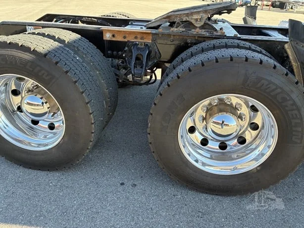 2022 Kenworth T880 - image 13