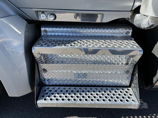 2022 Kenworth T880 - image 11