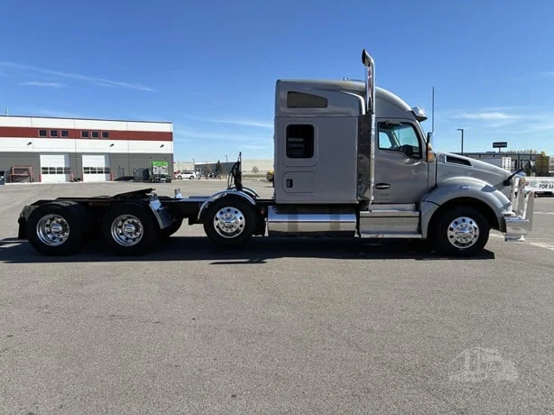 2022 Kenworth T880 - image 5