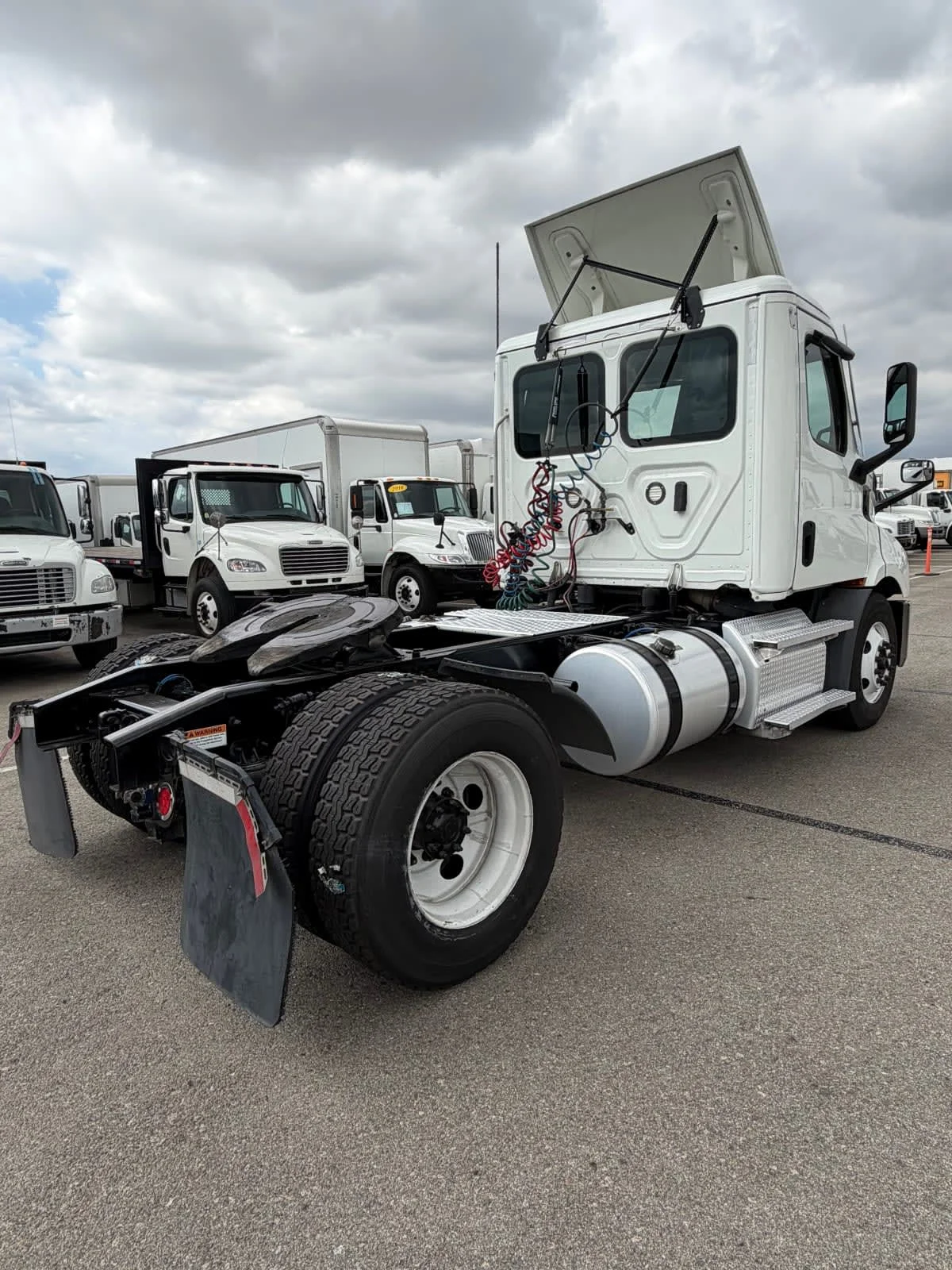 2020 Freightliner Cascadia - image 4