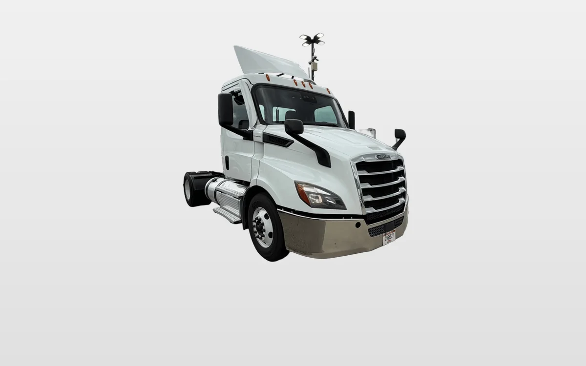 2020 Freightliner Cascadia - image 1