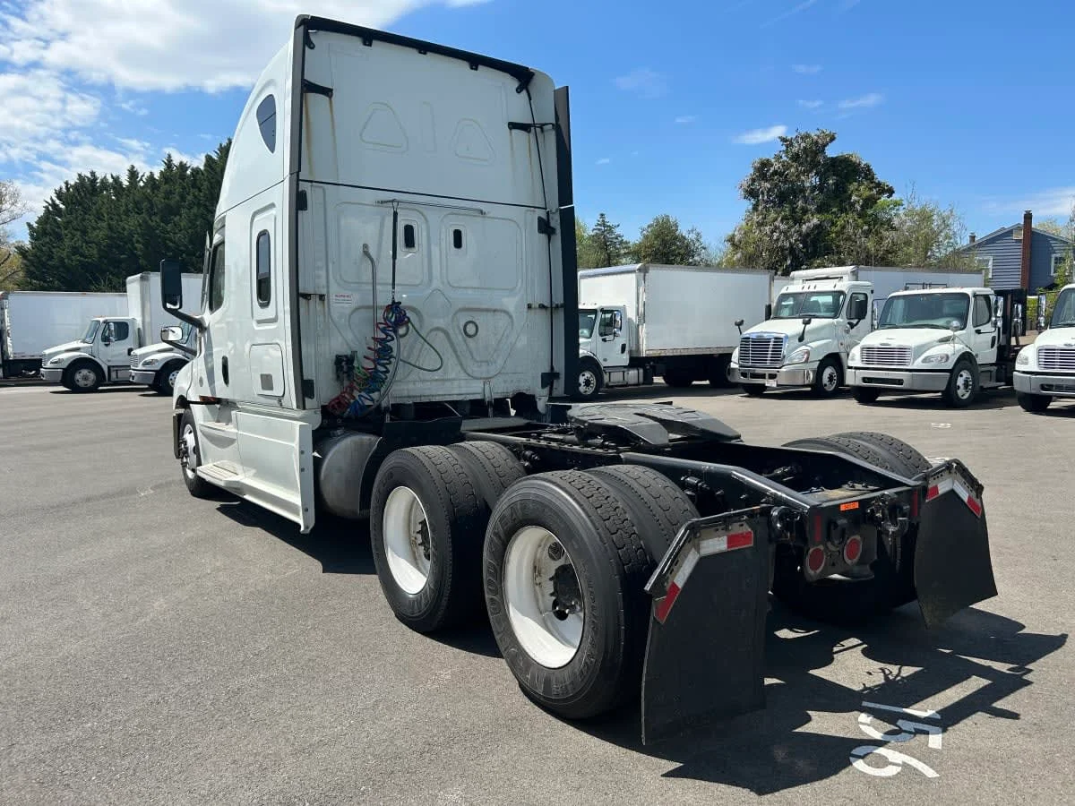 2021 Freightliner Cascadia - image 6