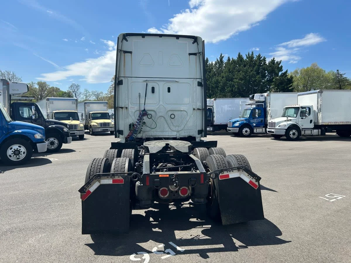 2021 Freightliner Cascadia - image 5