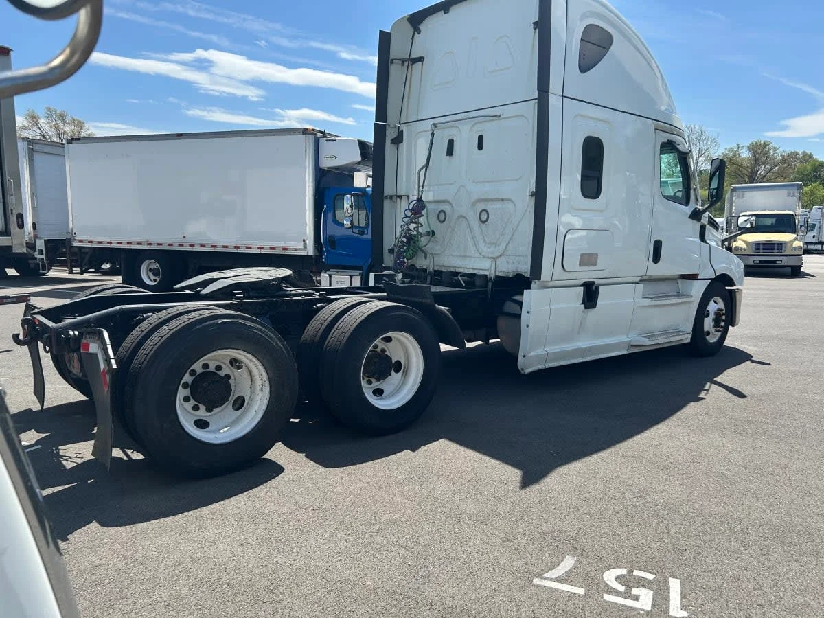 2021 Freightliner Cascadia - image 4