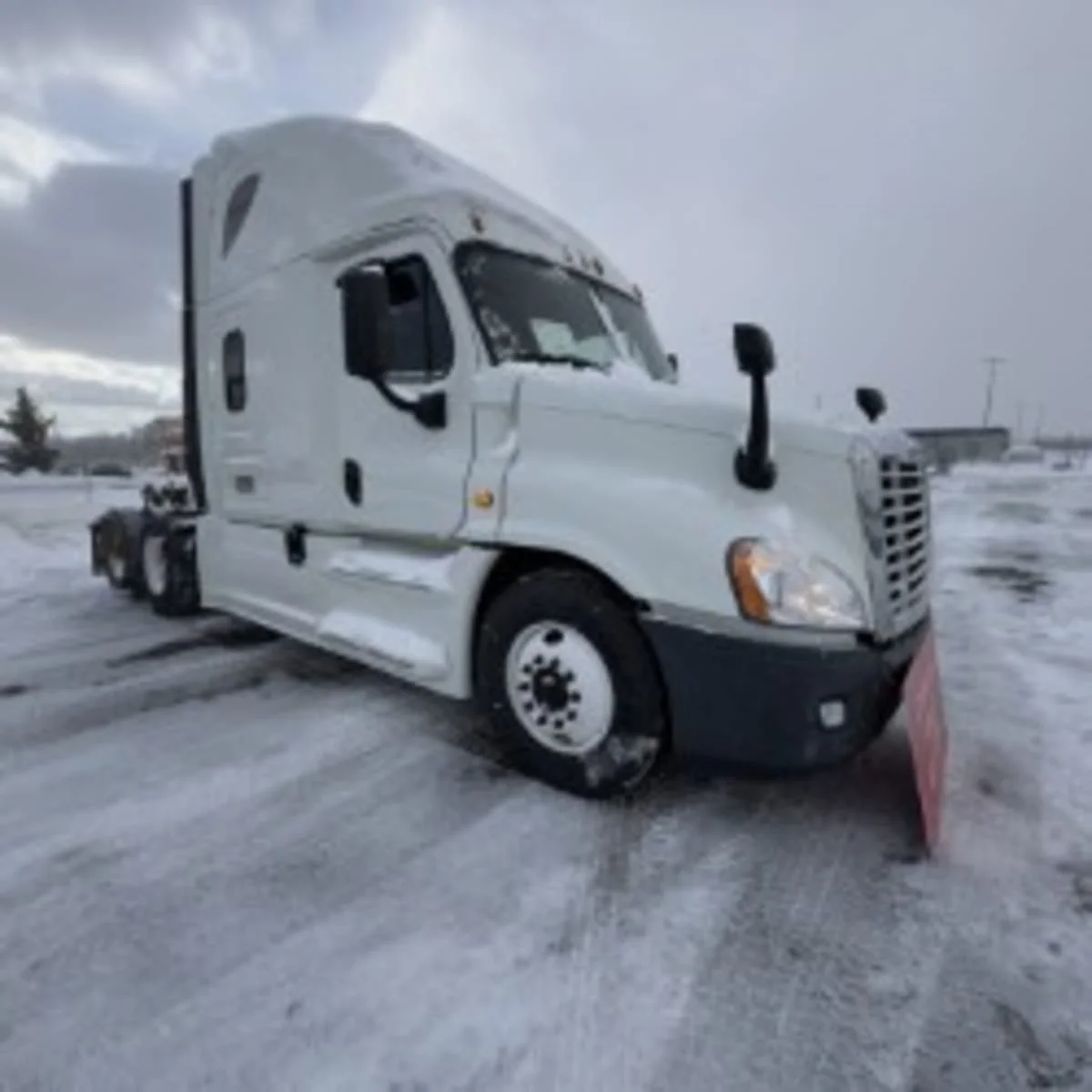 2020 Freightliner Cascadia - image 3