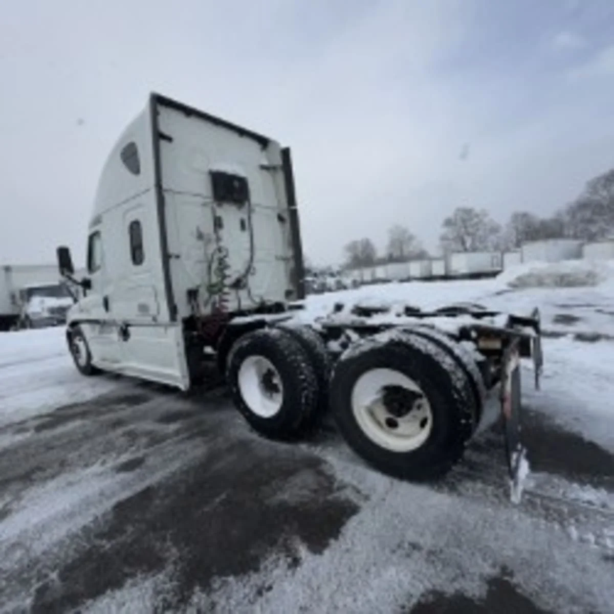 2020 Freightliner Cascadia - image 4