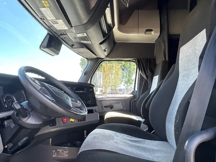 2022 Freightliner Cascadia in Torrance, CA — photo 10