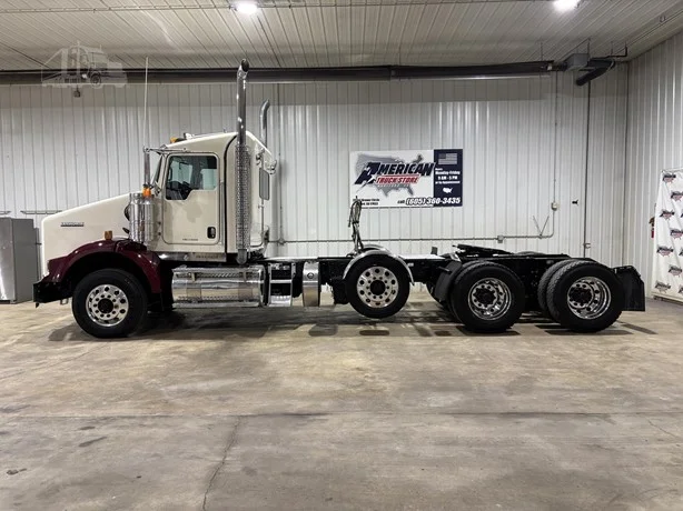 2017 Kenworth T800 in Hartford, SD — photo 4