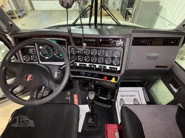 2017 Kenworth T800 in Hartford, SD — photo 13