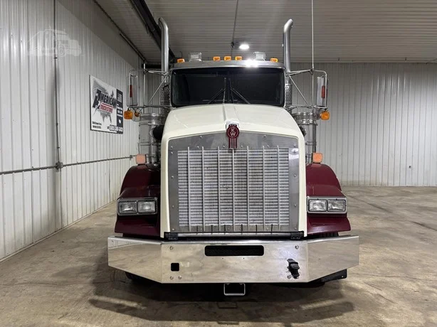 2017 Kenworth T800 in Hartford, SD — photo 3
