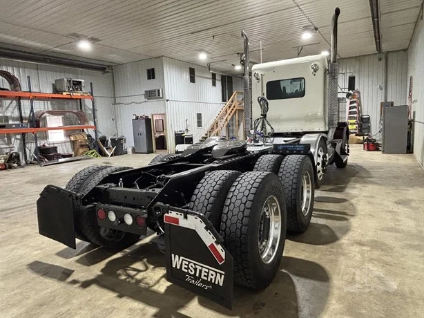 2017 Kenworth T800 in Hartford, SD — photo 6