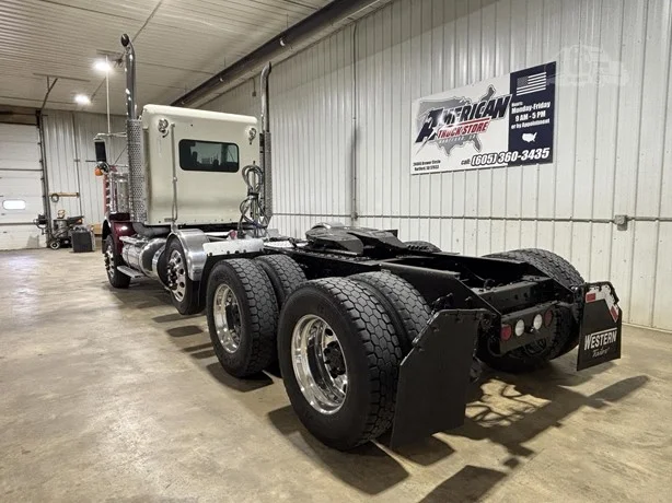 2017 Kenworth T800 in Hartford, SD — photo 5