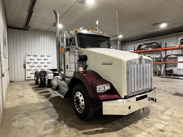 2017 Kenworth T800 in Hartford, SD — photo 2