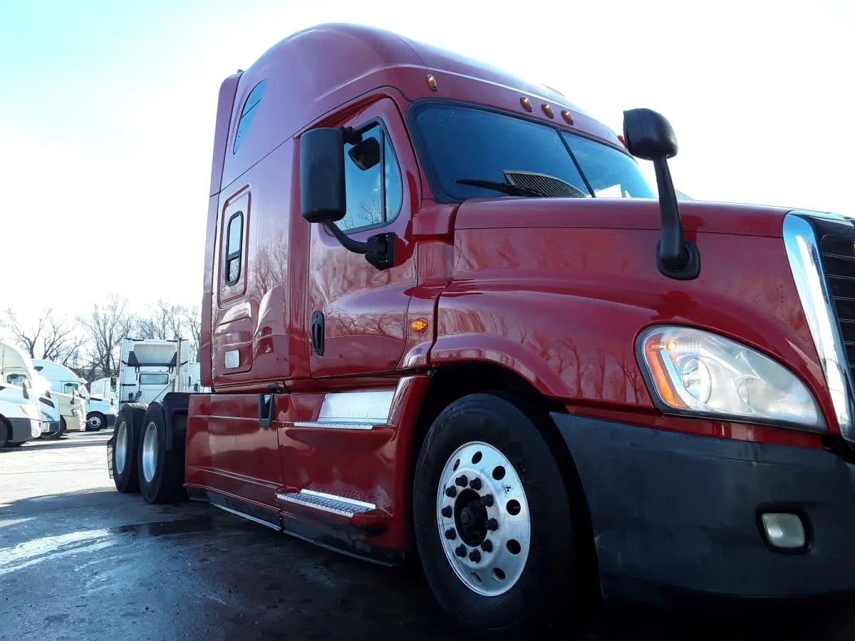 2020 Freightliner Cascadia - image 3