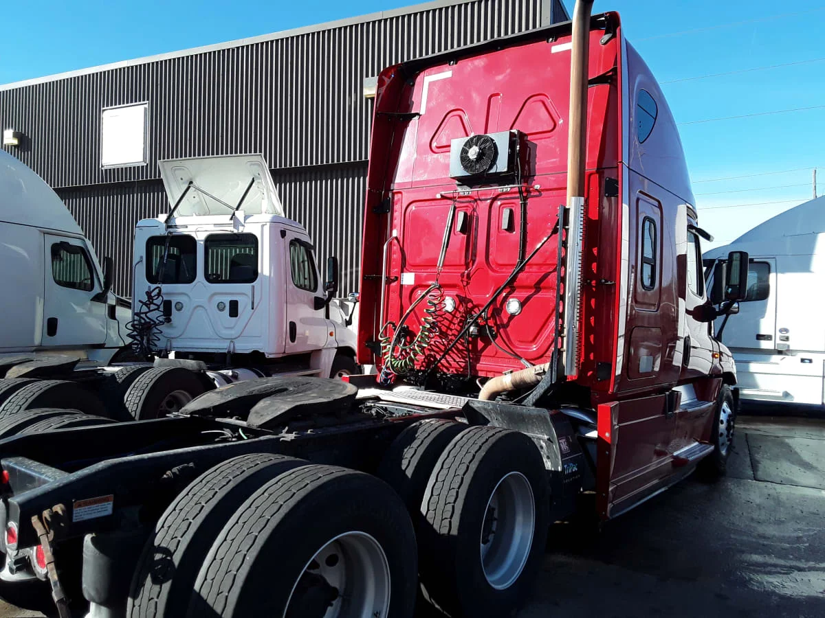2020 Freightliner Cascadia - image 4