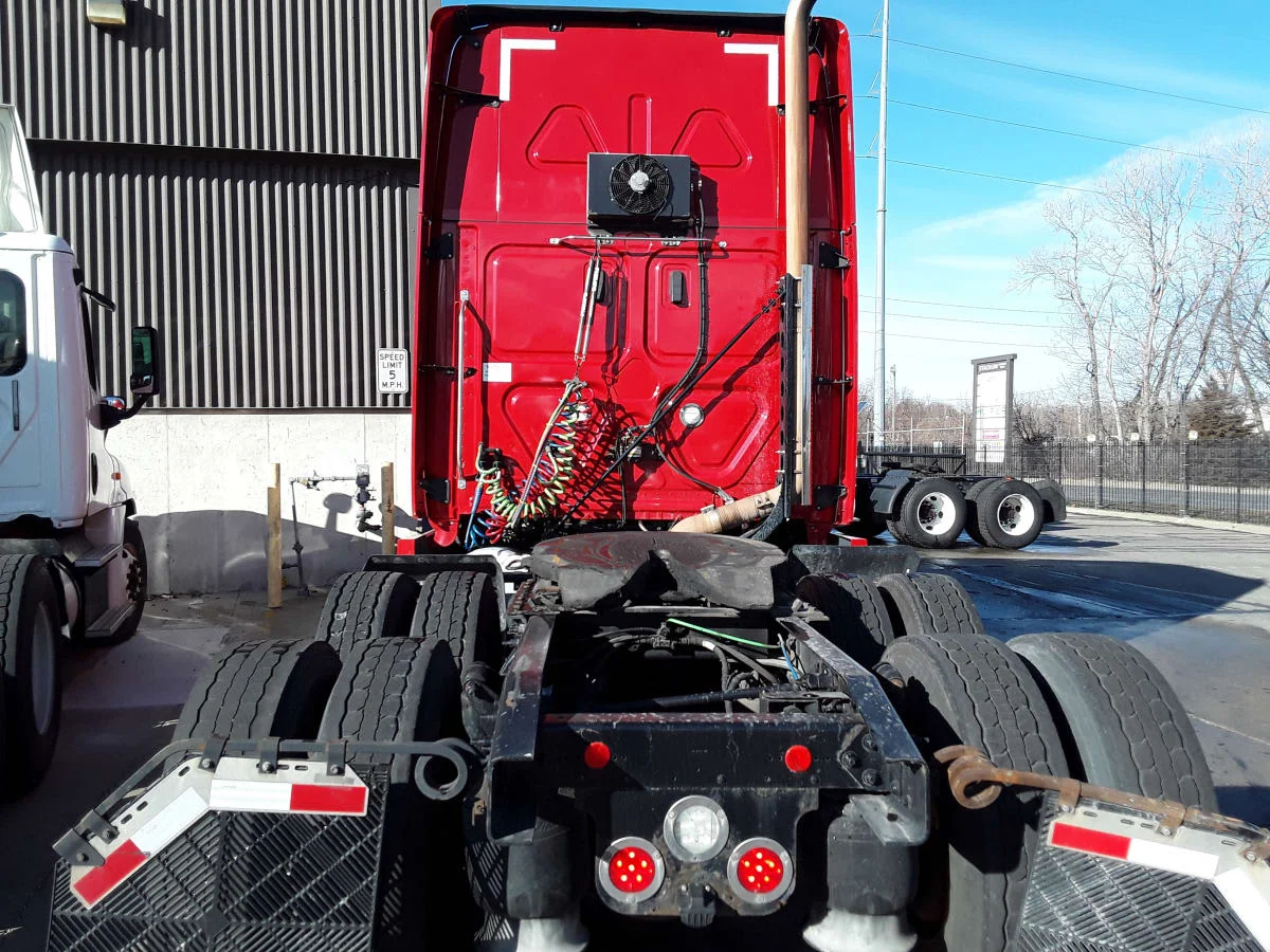 2020 Freightliner Cascadia - image 5