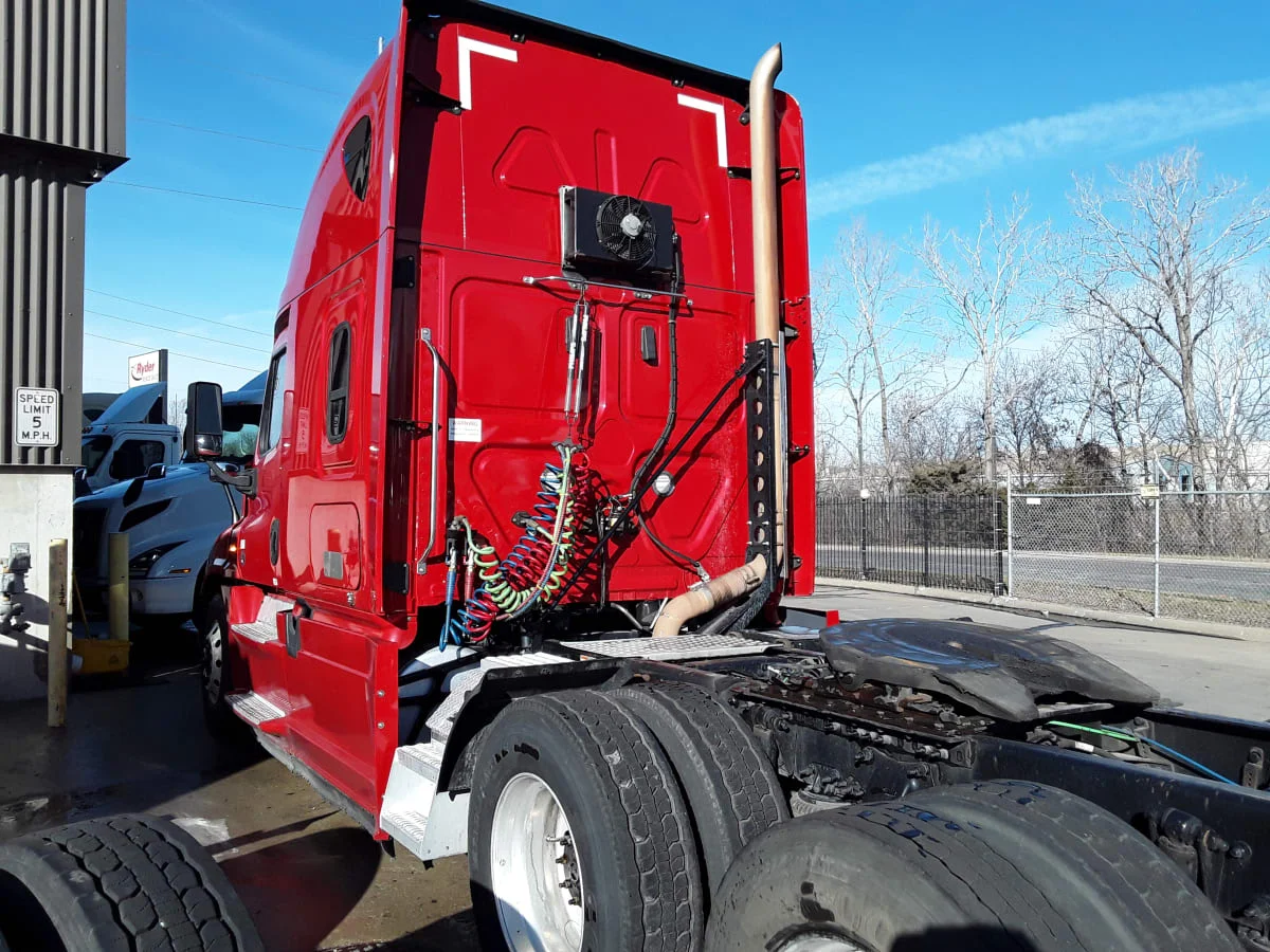2020 Freightliner Cascadia - image 6