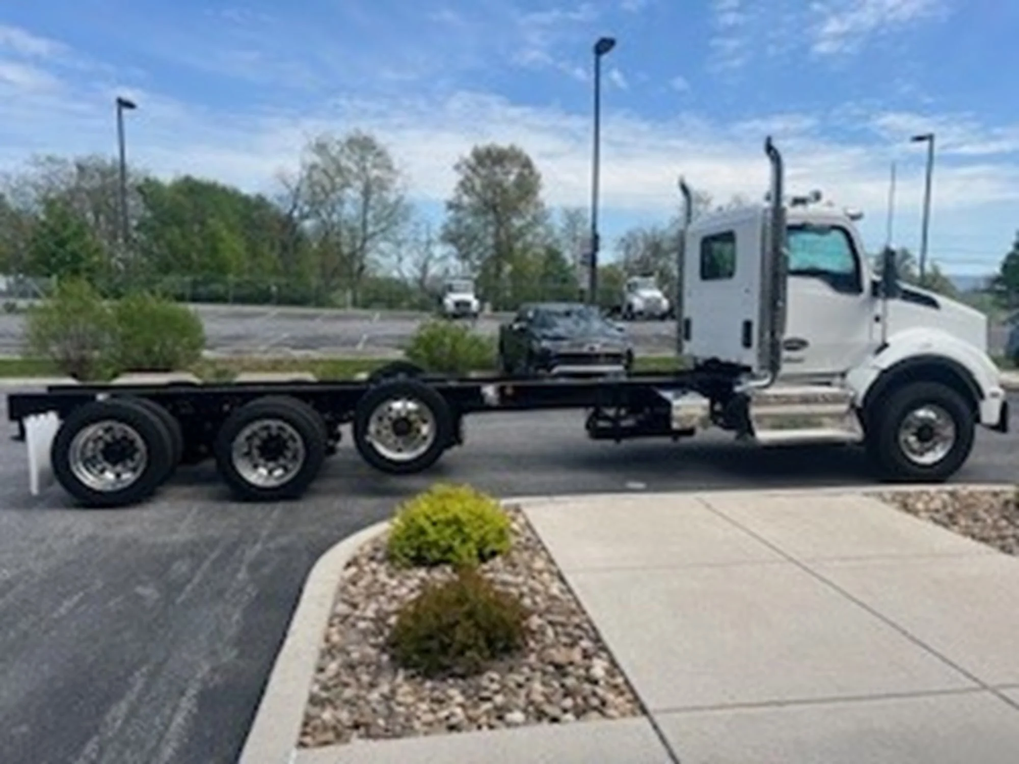 2025 Kenworth T880 - image 3