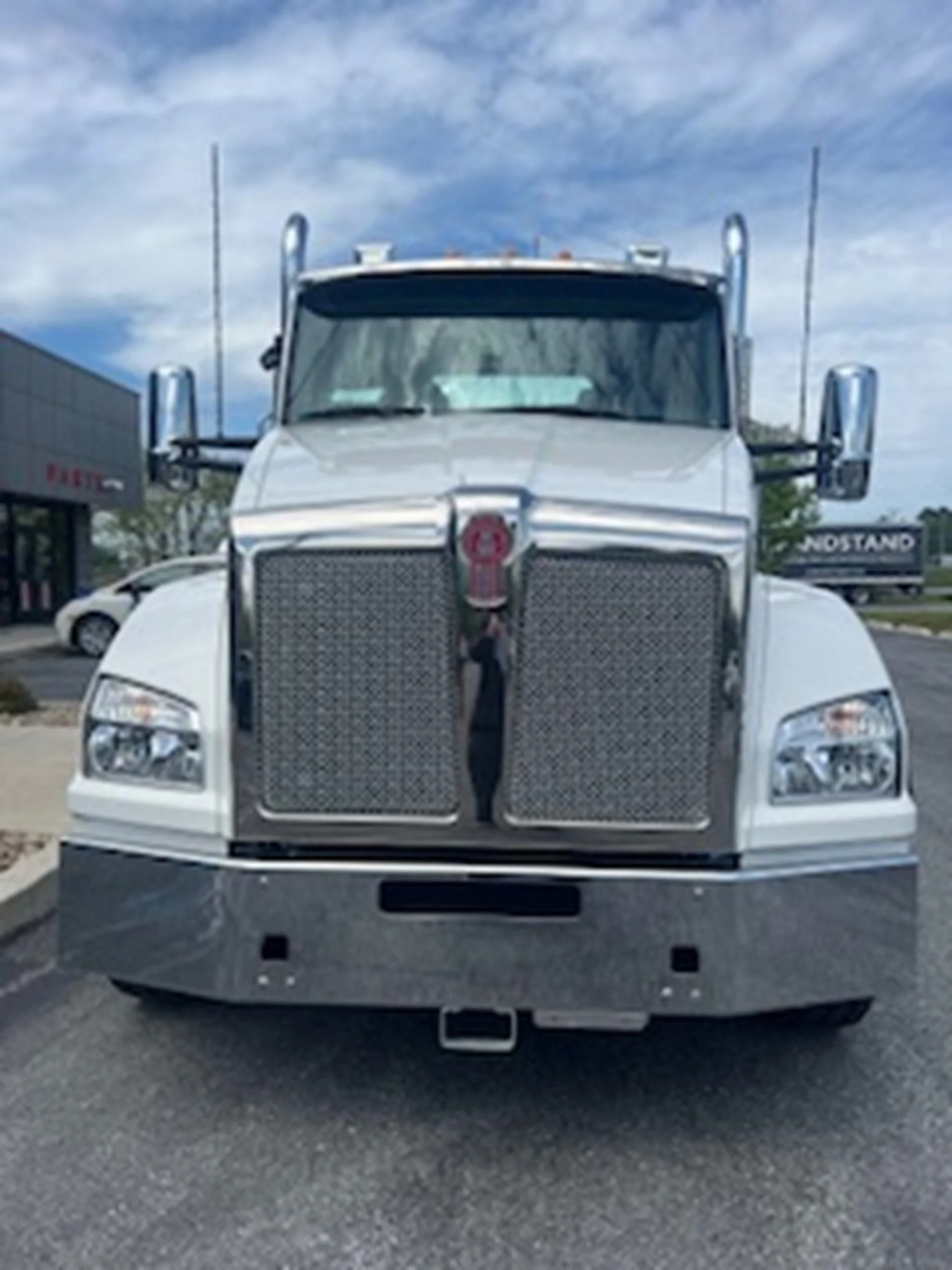 2025 Kenworth T880 - image 2