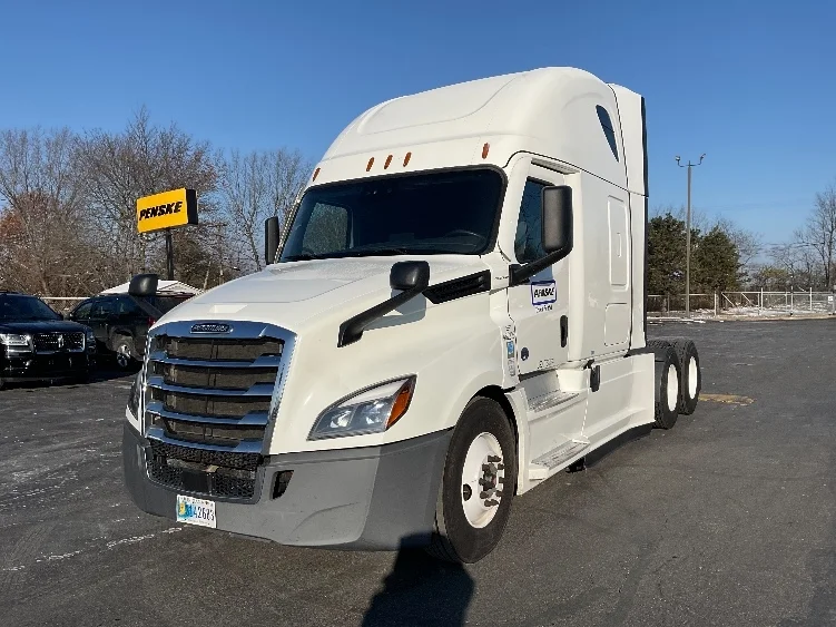2022 Freightliner Cascadia - image 3