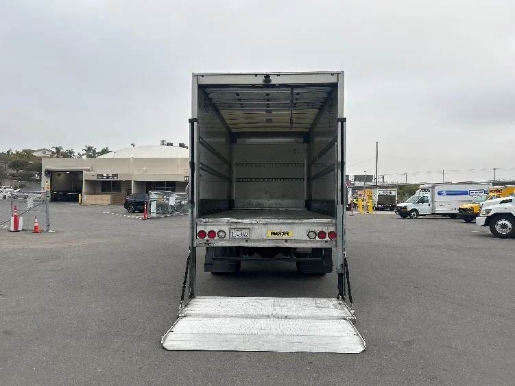 2020 Isuzu FTR - image 9