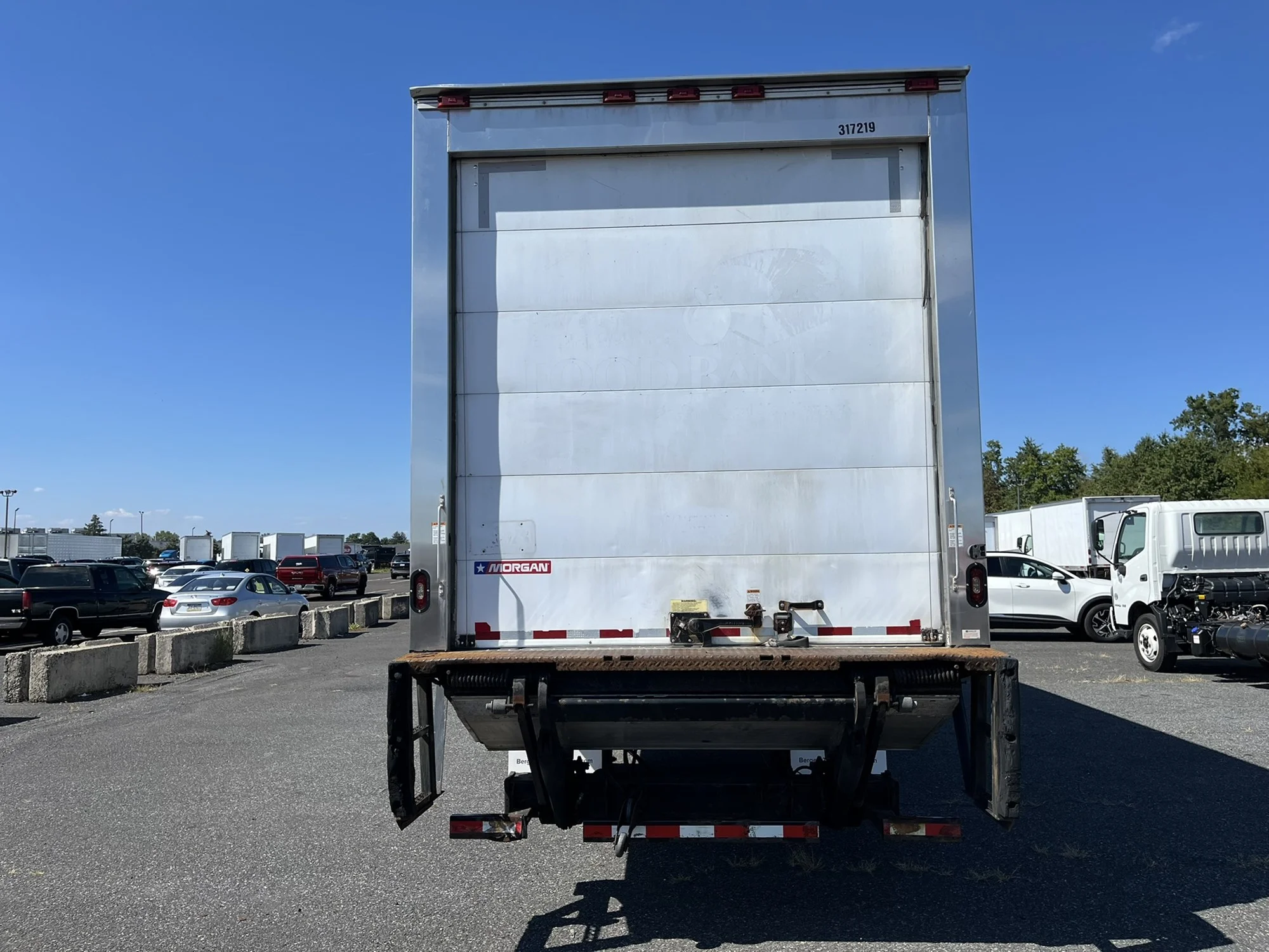 2017 Hino 338 — photo 5