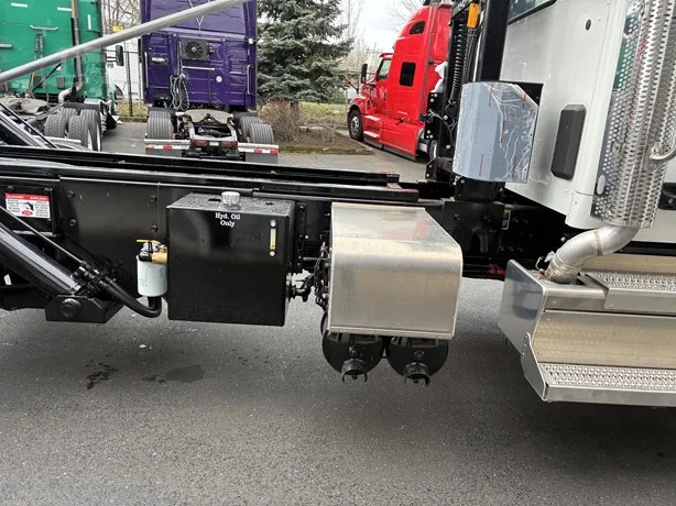 2025 Peterbilt 548 - image 13