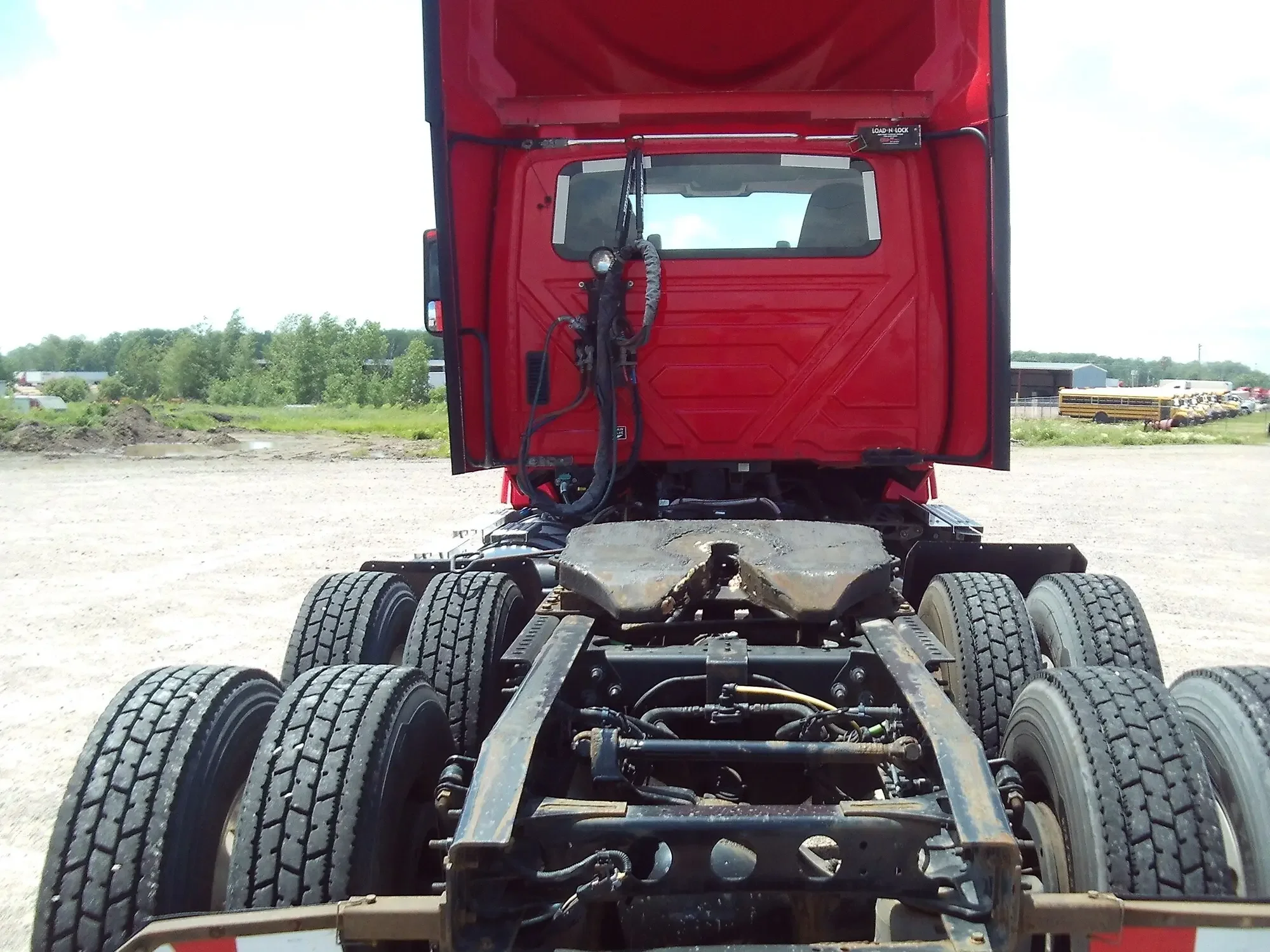 2020 International LT - image 4