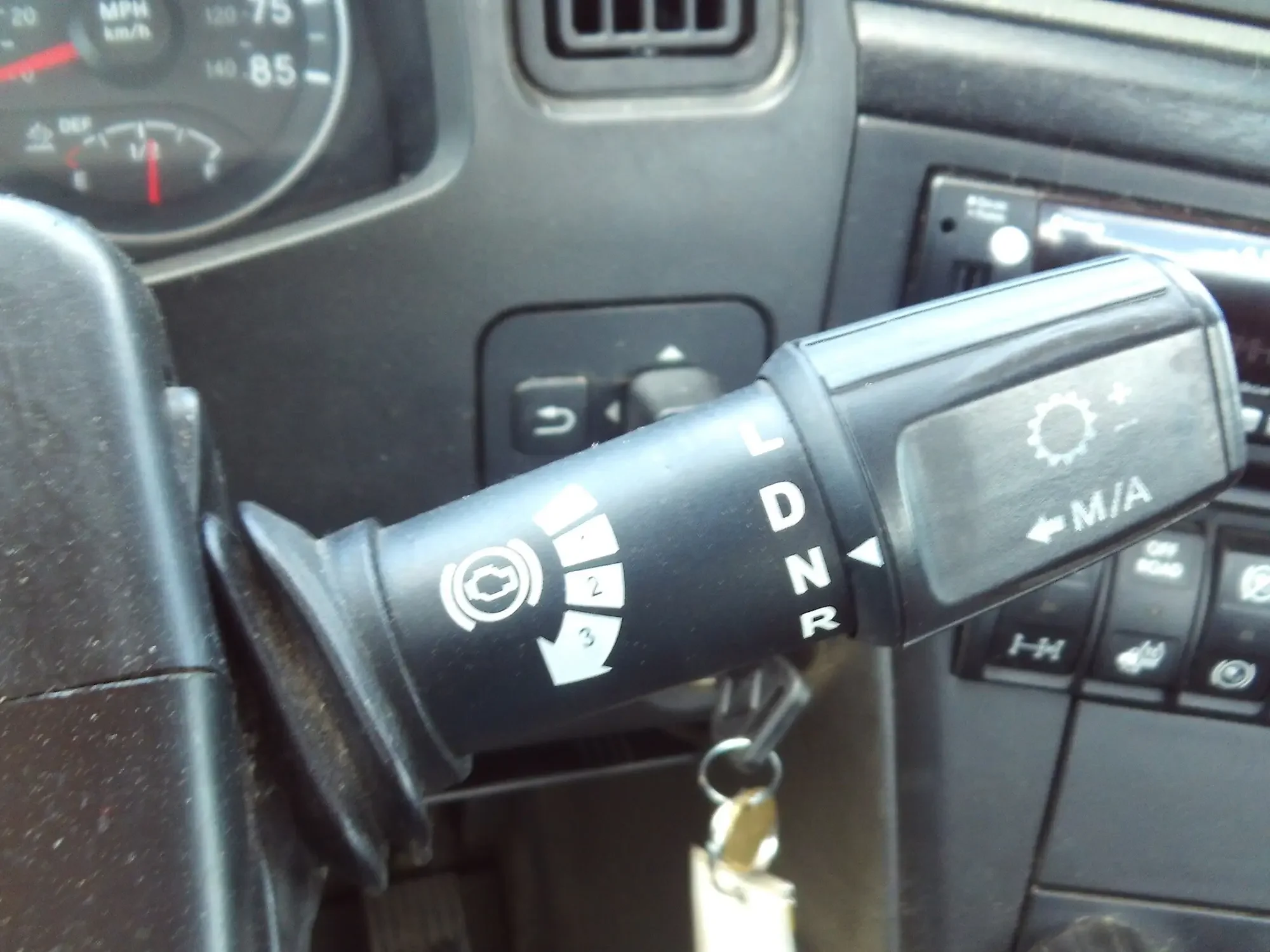 2020 International LT - image 7