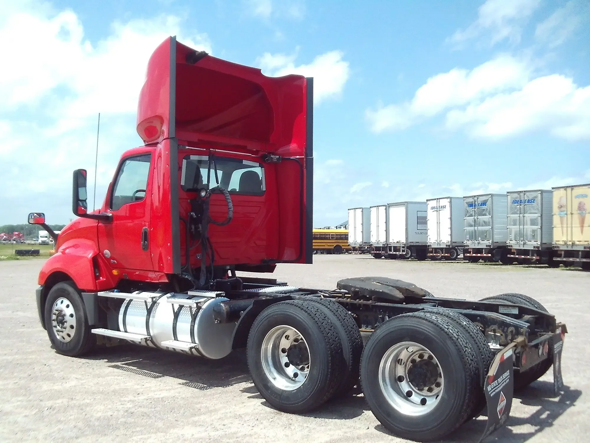 2020 International LT - image 2